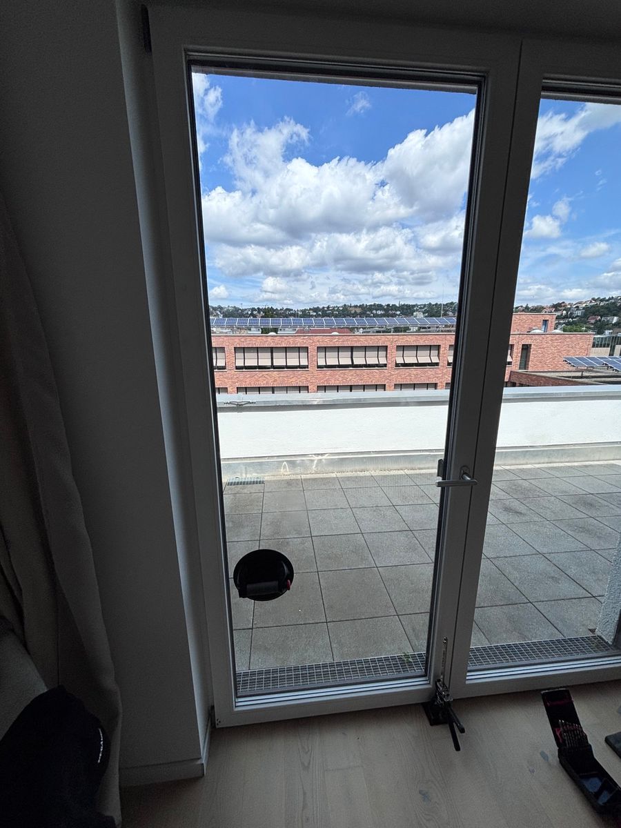 Bodentiefe Fenstertür zur Dachterrasse